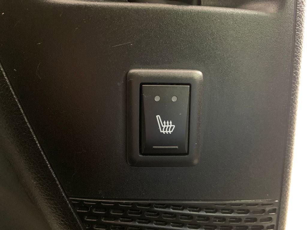 Used 2025 Chrysler Pacifica Limited image 17