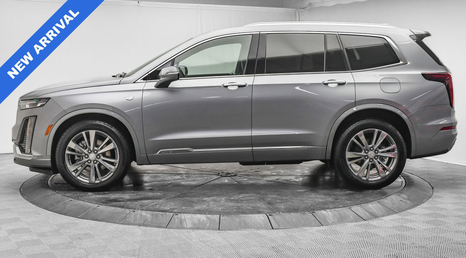 Used 2025 Cadillac XT6 Premium Luxury image 4