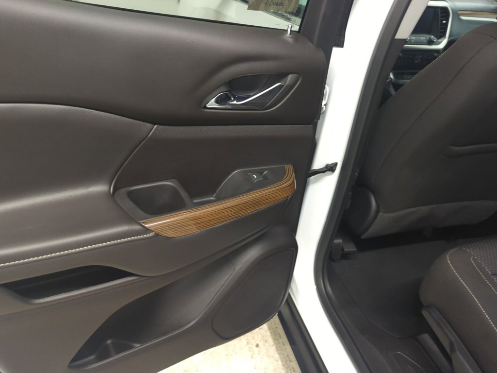 Used 2023 GMC Acadia SLE w/ Driver Convenience Package image 11