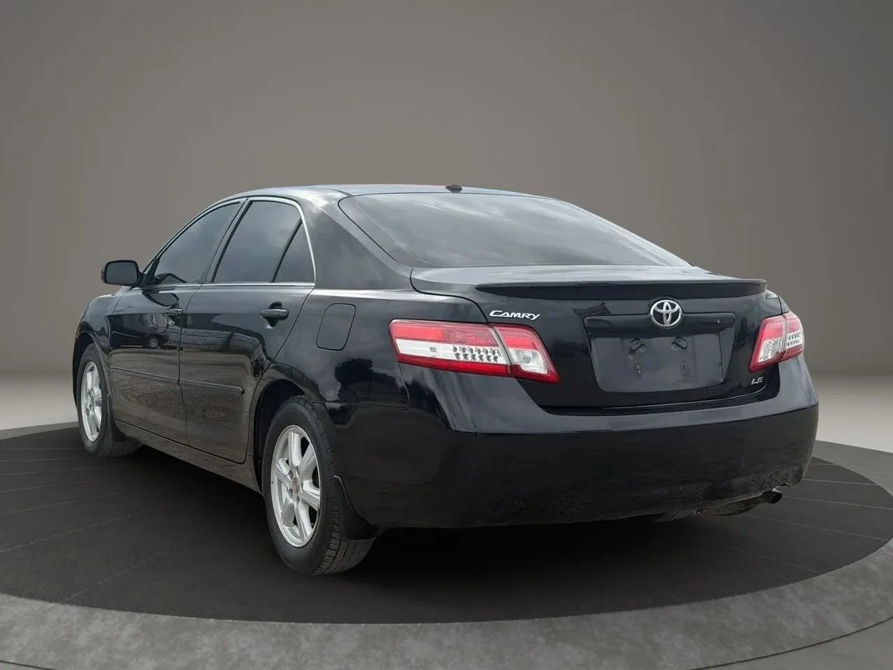 Used 2010 Toyota Camry LE image 7