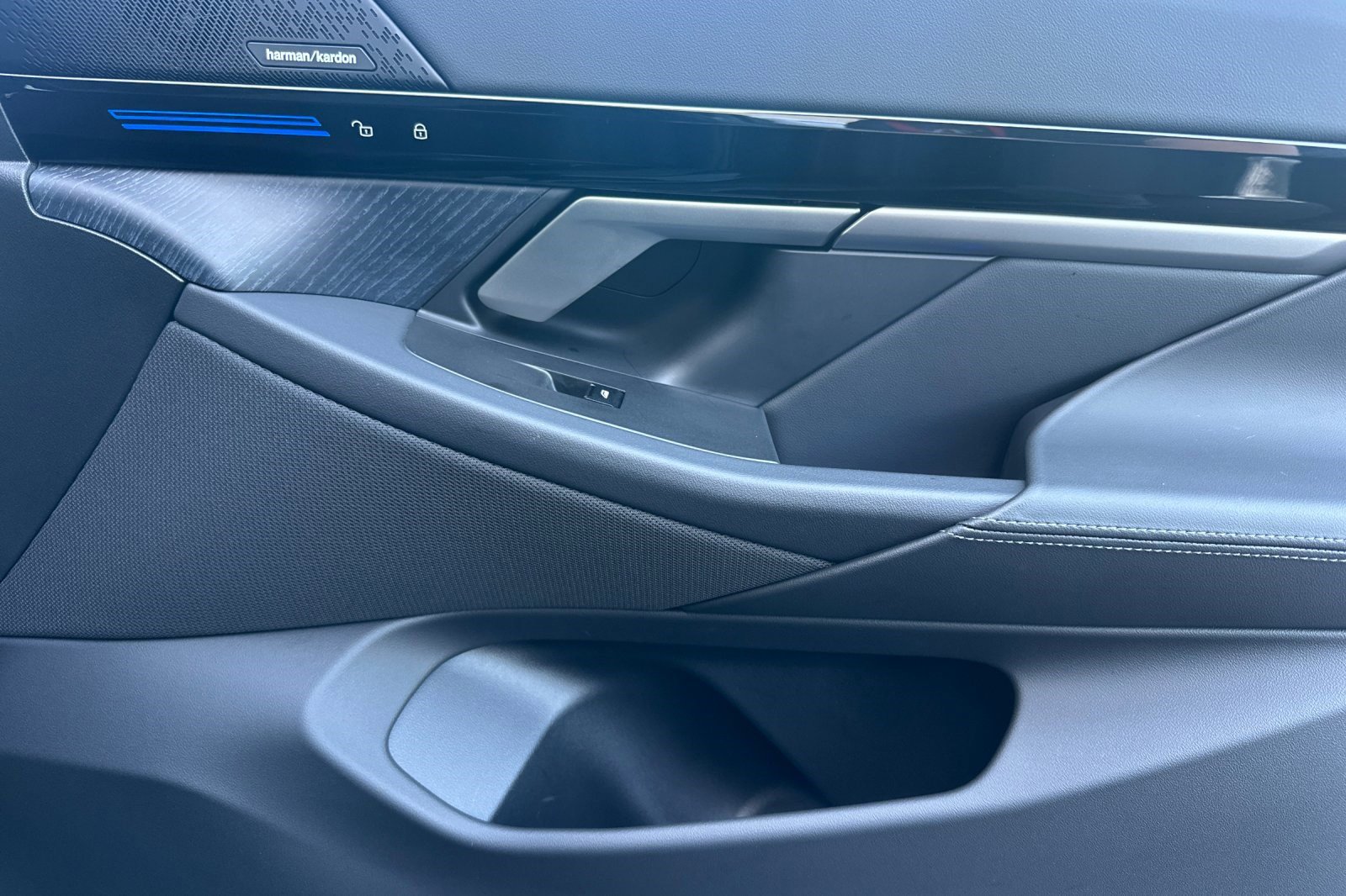 Used 2025 BMW 530i w/ Premium Package image 21