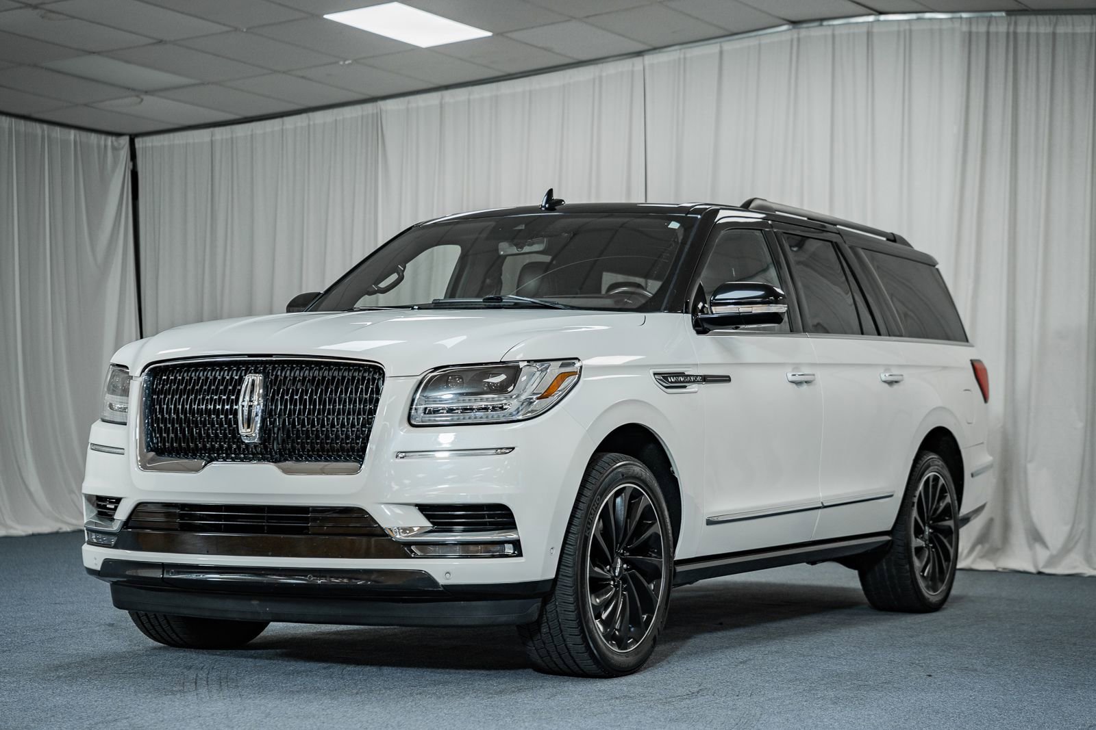 Used 2021 Lincoln Navigator L Black Label w/ Special Edition Package image 3