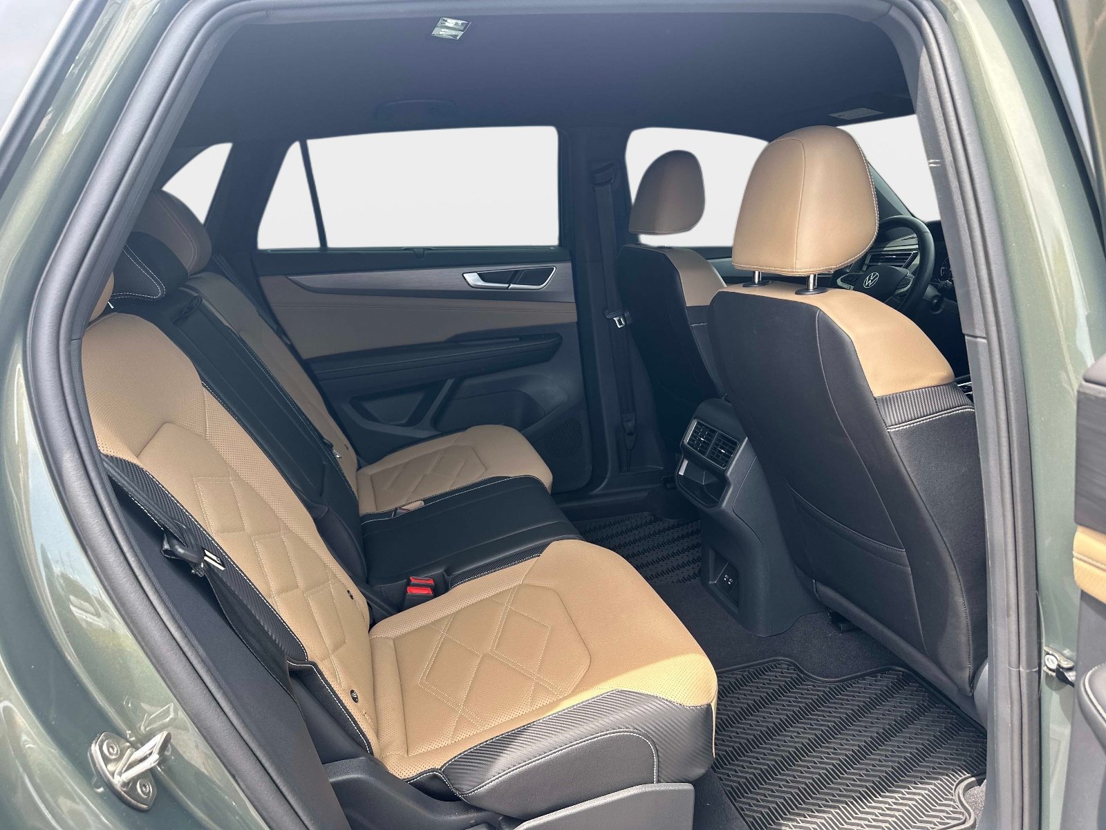 Used 2025 Volkswagen Atlas Cross Sport SE FWD image 8