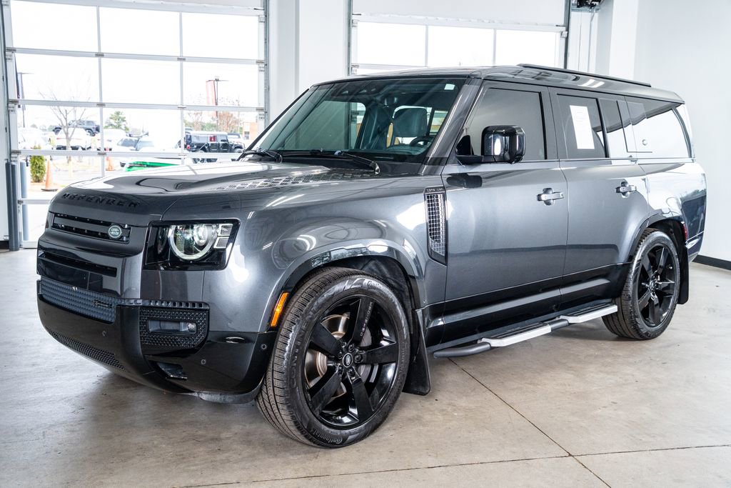 Used 2023 Land Rover Defender 130 X-Dynamic SE image 11