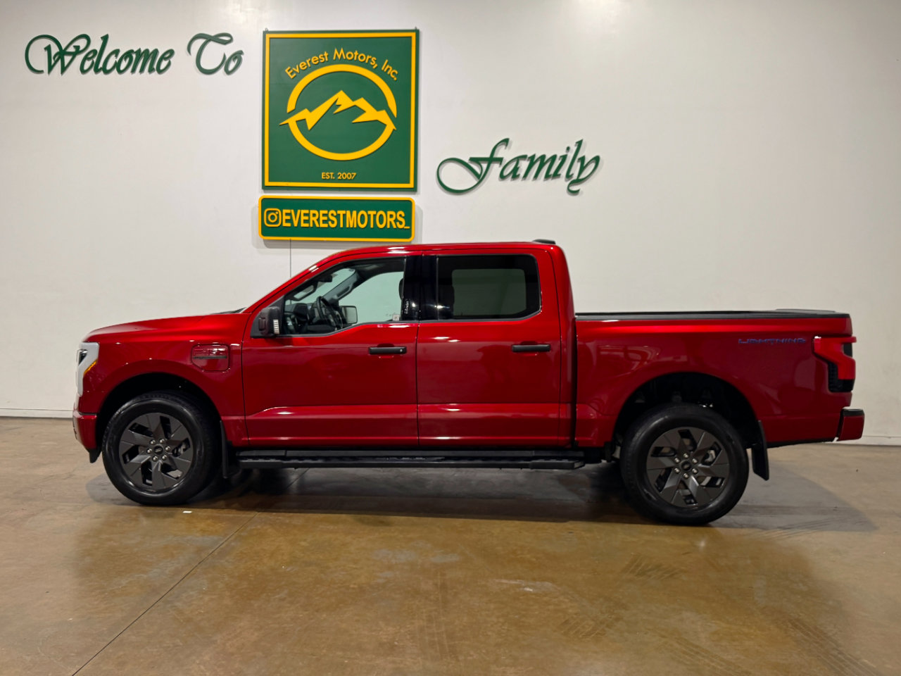 Used 2023 Ford F150 Lightning XLT image 6