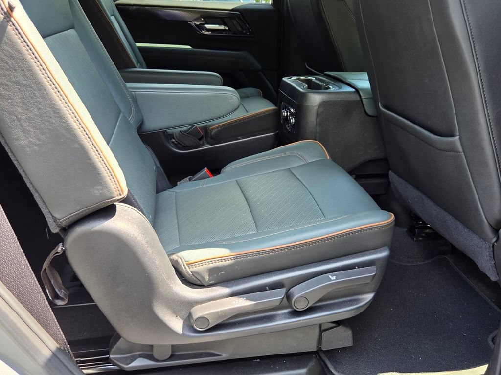 Used 2025 GMC Yukon AT4 w/ AT4 Premium Package AWD/4WD image 18