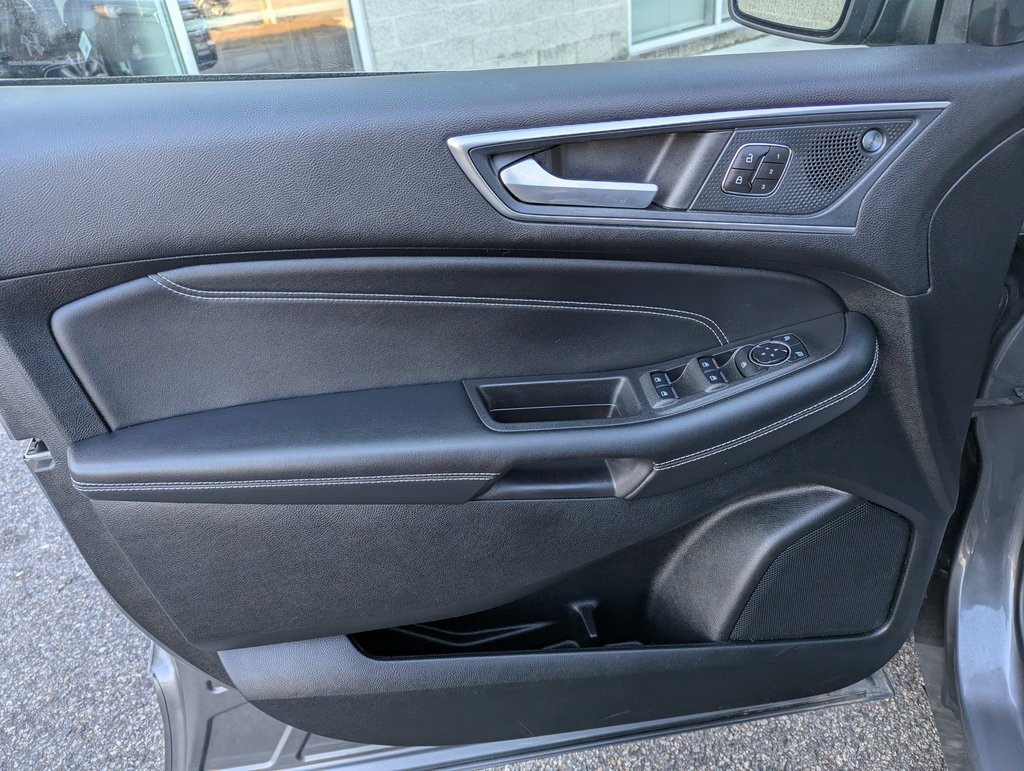 Used 2024 Ford Edge Titanium image 21