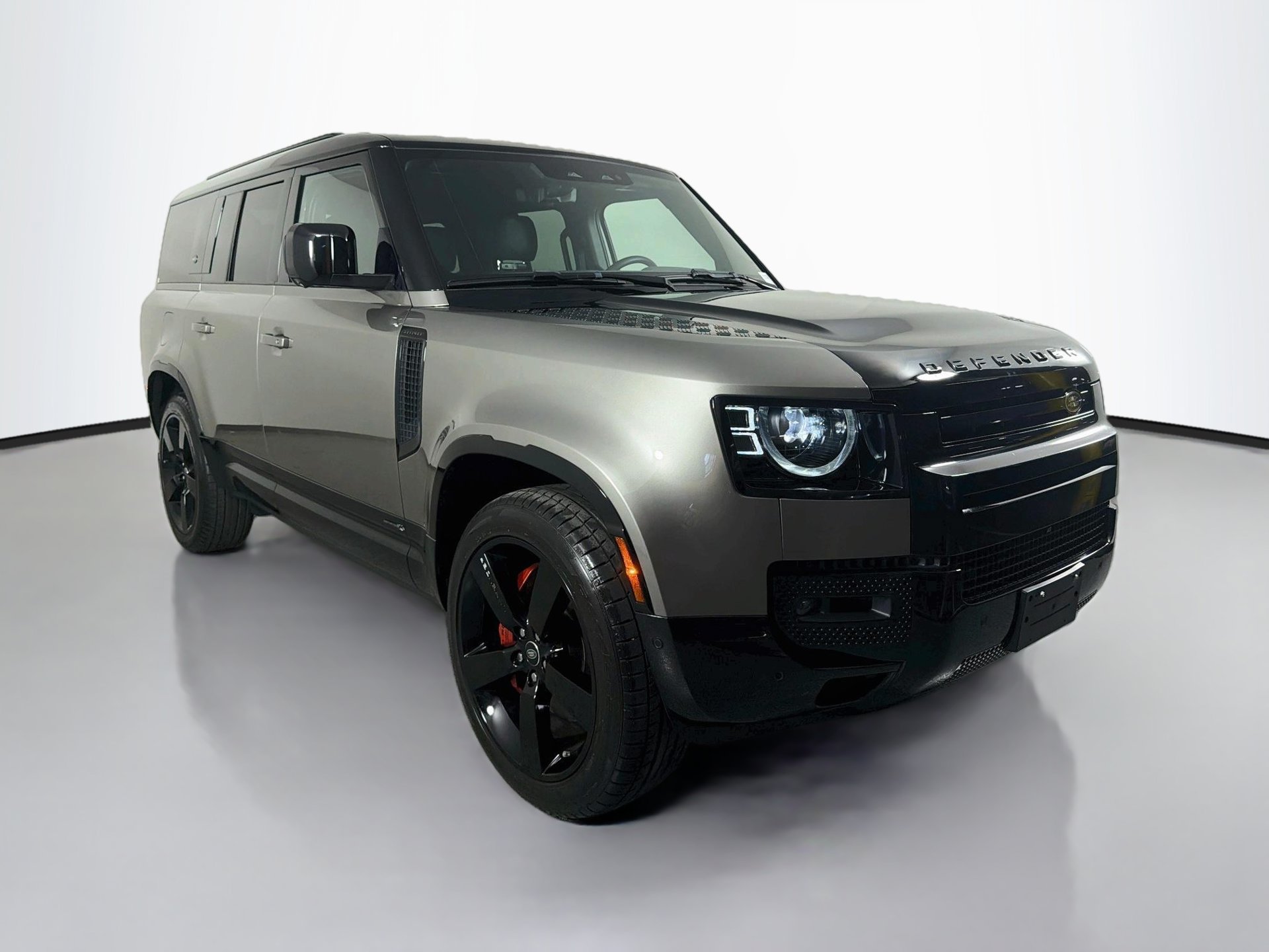 Used 2023 Land Rover Defender 130 X AWD/4WD image 3