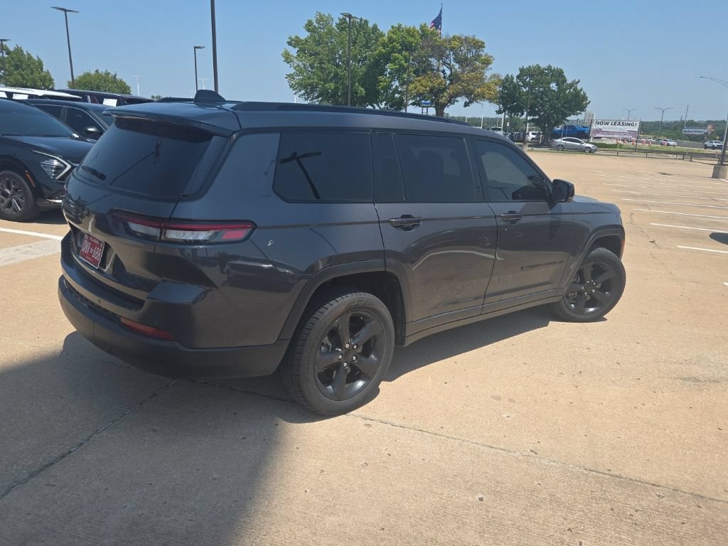 Used 2021 Jeep Grand Cherokee L Laredo AWD/4WD image 3