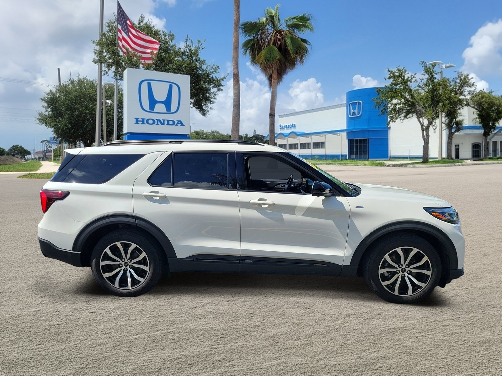 Used 2025 Ford Explorer ST-Line w/ Premium Package RWD image 4