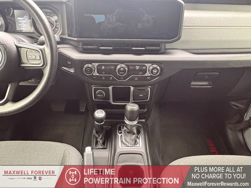 Used 2024 Jeep Gladiator Sport image 3