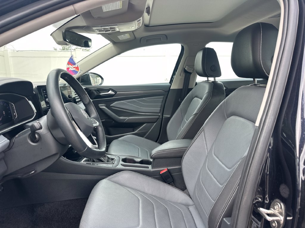 Used 2025 Volkswagen Jetta SEL FWD image 42