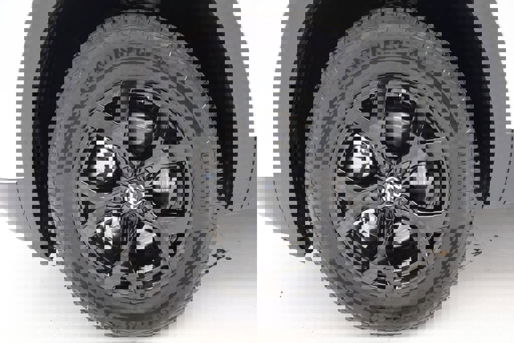 Used 2025 Volkswagen Atlas Peak Edition SE image 11