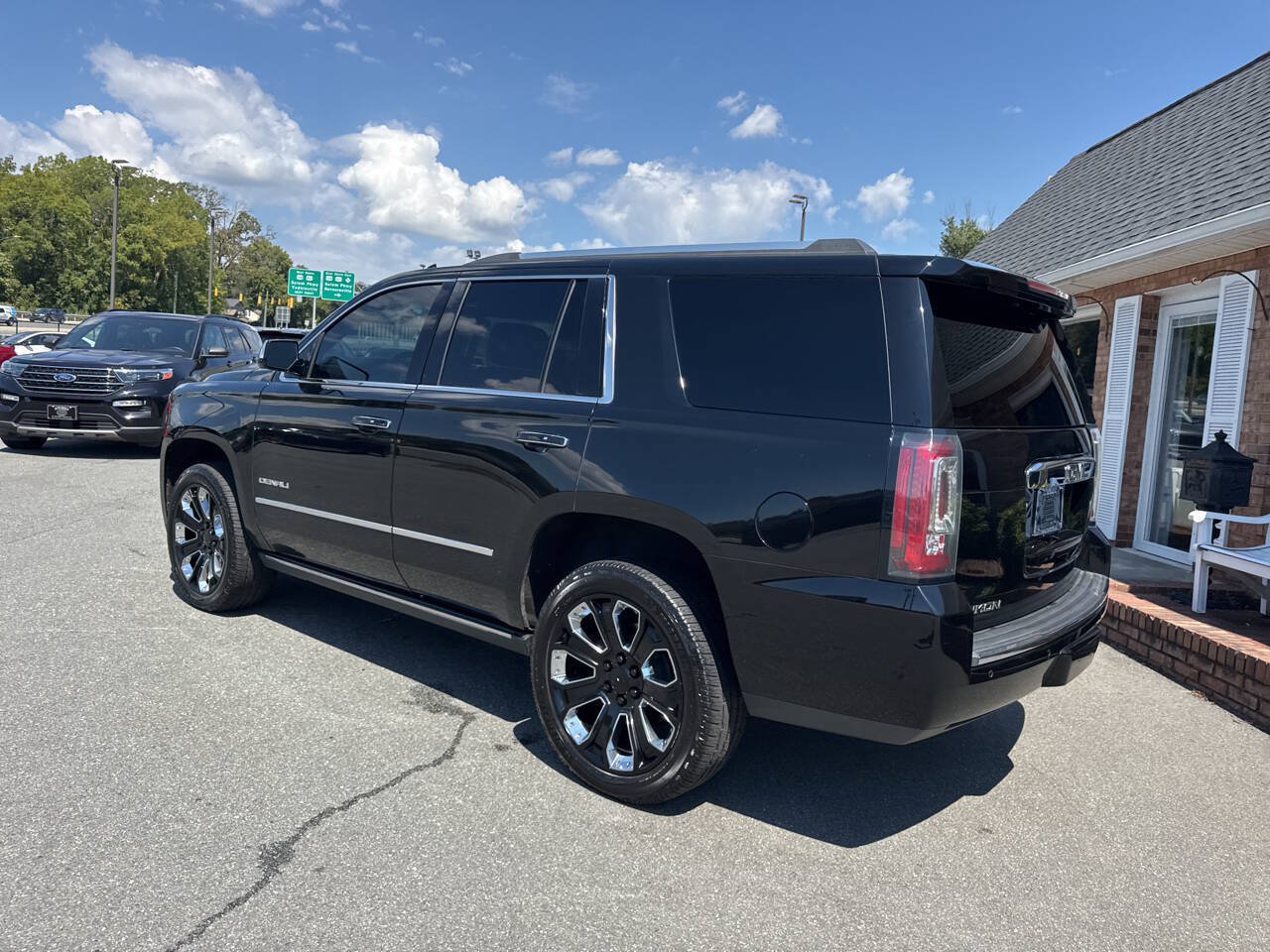 Used 2019 GMC Yukon Denali w/ Denali Ultimate Package AWD/4WD image 14
