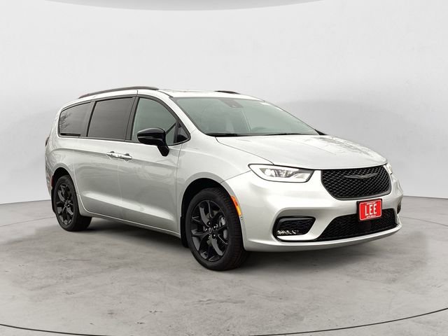 New 2026 Chrysler Pacifica Limited image 8