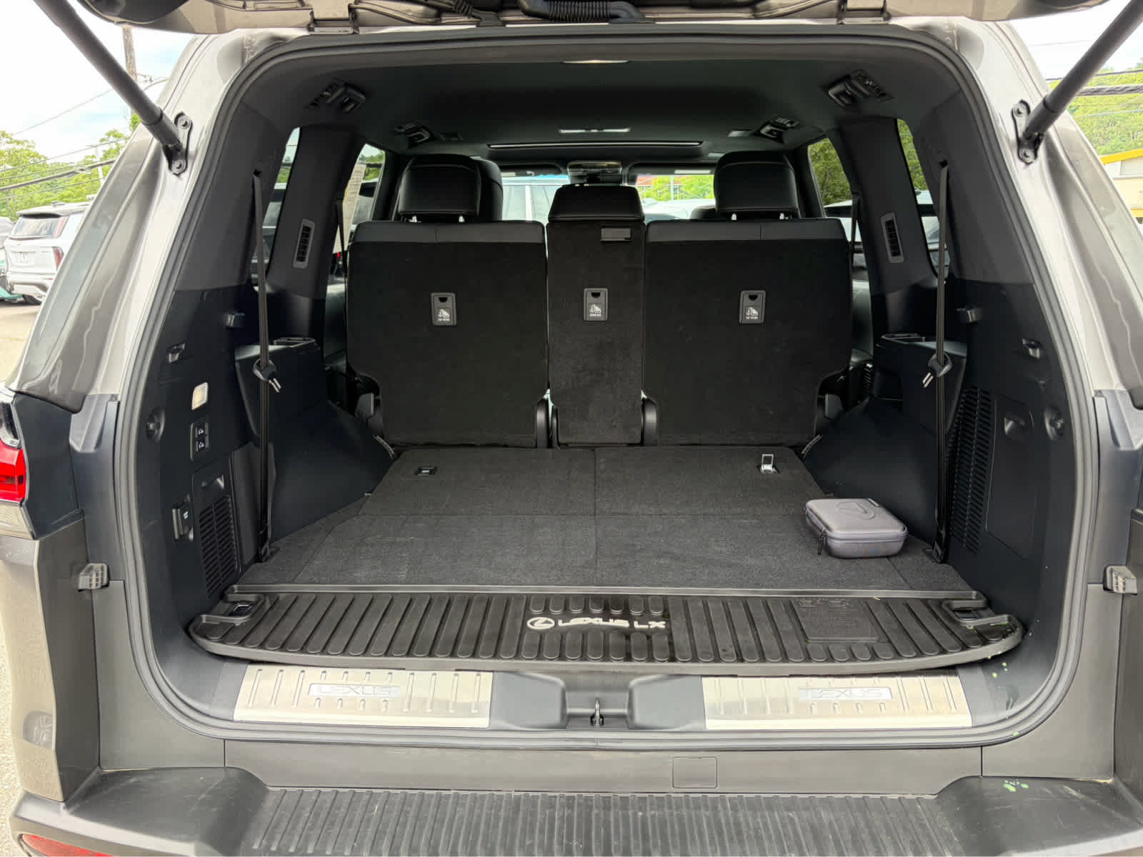 Used 2024 Lexus LX 600 4WD w/ Appearance Package image 39