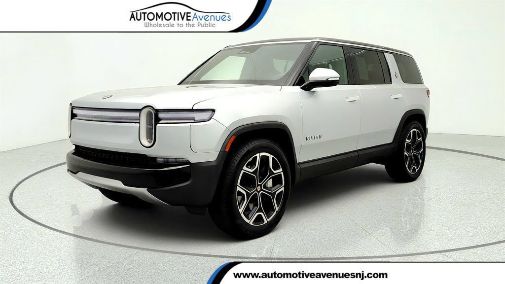 Used 2025 Rivian R1S Adventure AWD/4WD video 1