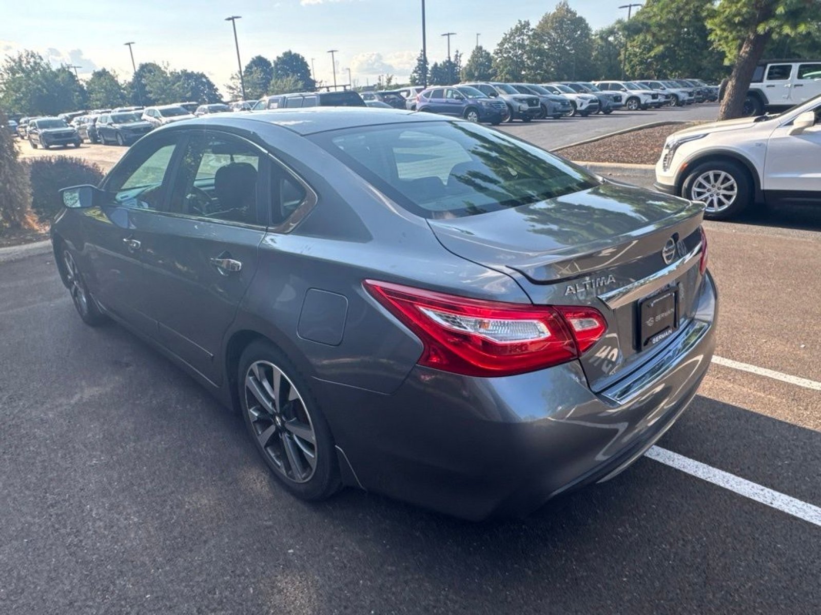 Used 2016 Nissan Altima 2.5 SR FWD image 3