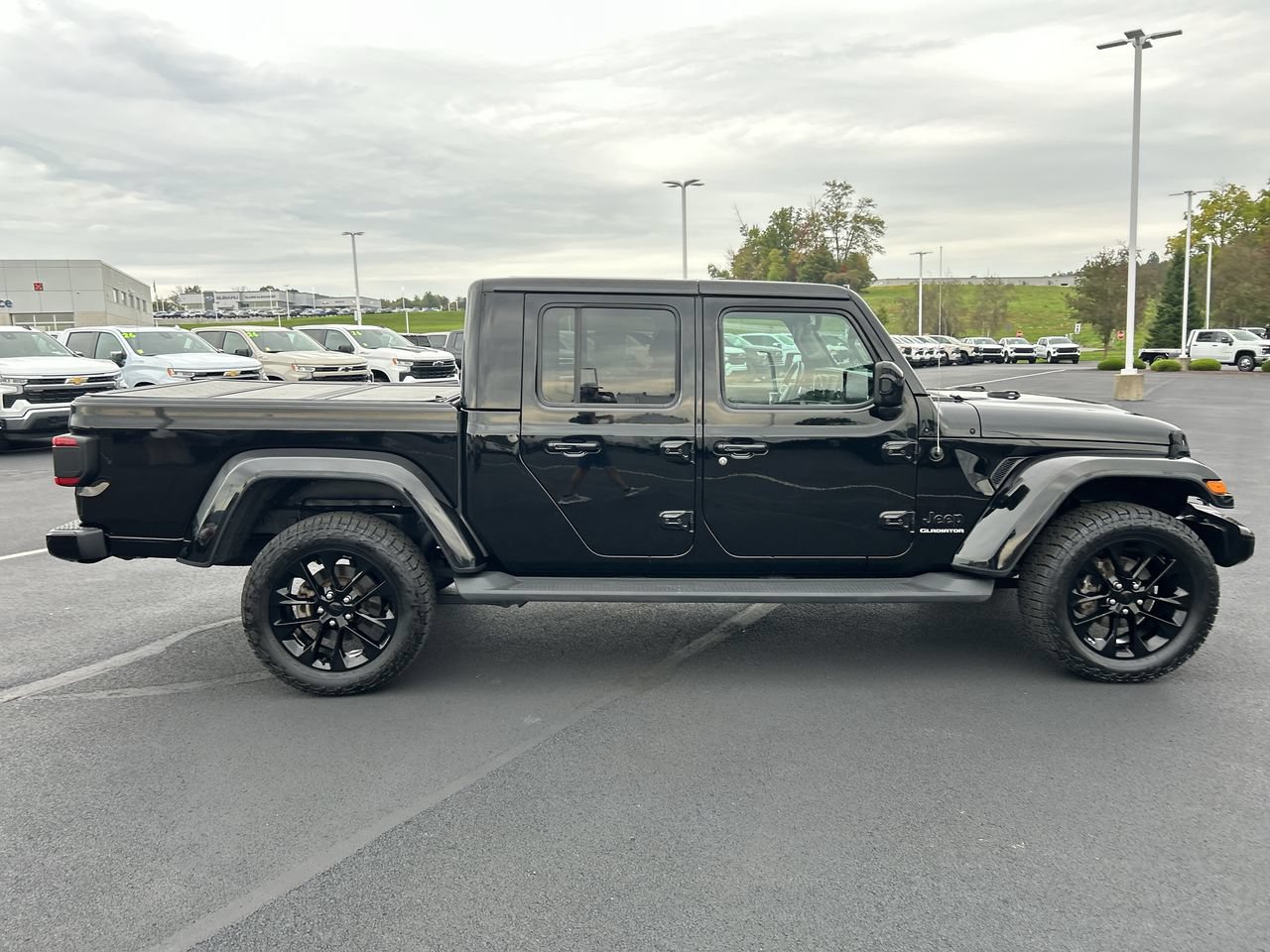 Used 2021 Jeep Gladiator Overland AWD/4WD image 8