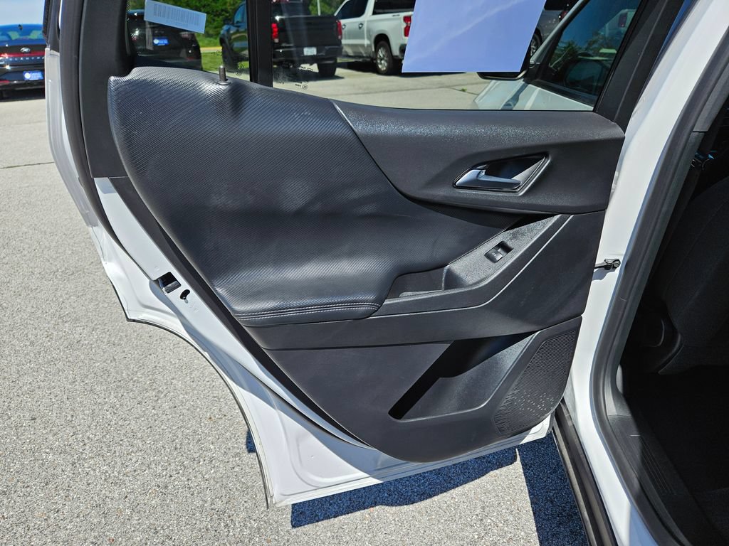 Used 2026 Chevrolet Equinox LT FWD image 24