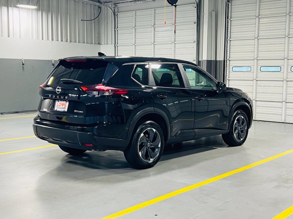 Used 2024 Nissan Rogue SV AWD/4WD image 17