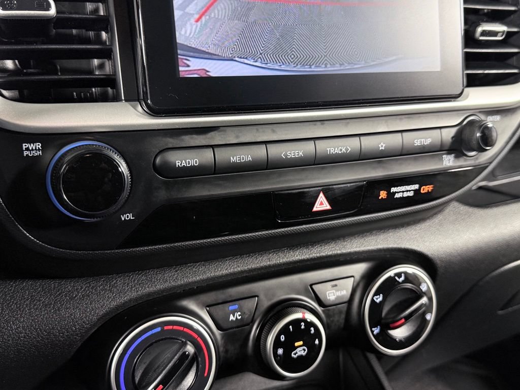 Used 2022 Hyundai Venue SE FWD image 16