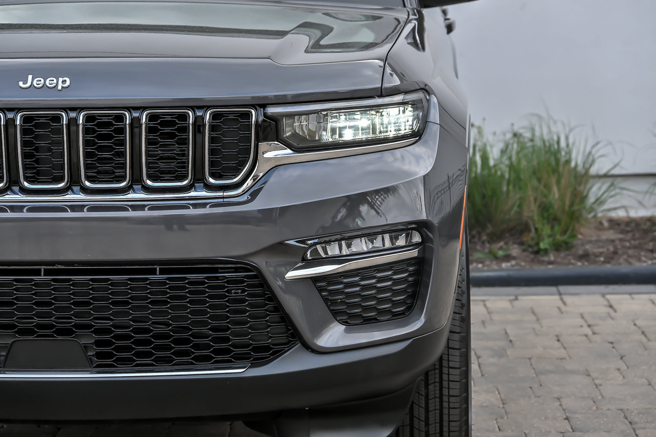 Used 2023 Jeep Grand Cherokee Limited w/ MOPAR Finishing Package AWD/4WD image 5