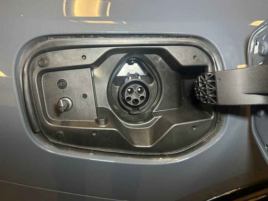 Used 2023 Toyota Prius Prime FWD image 18