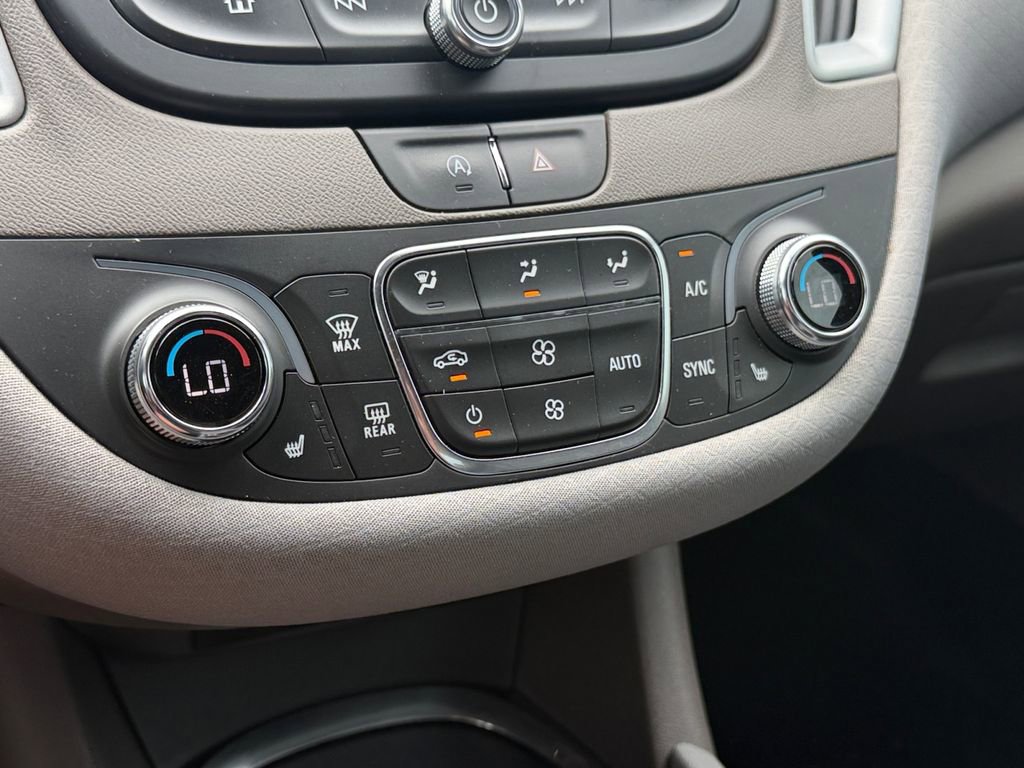 Used 2022 Chevrolet Malibu LT image 28