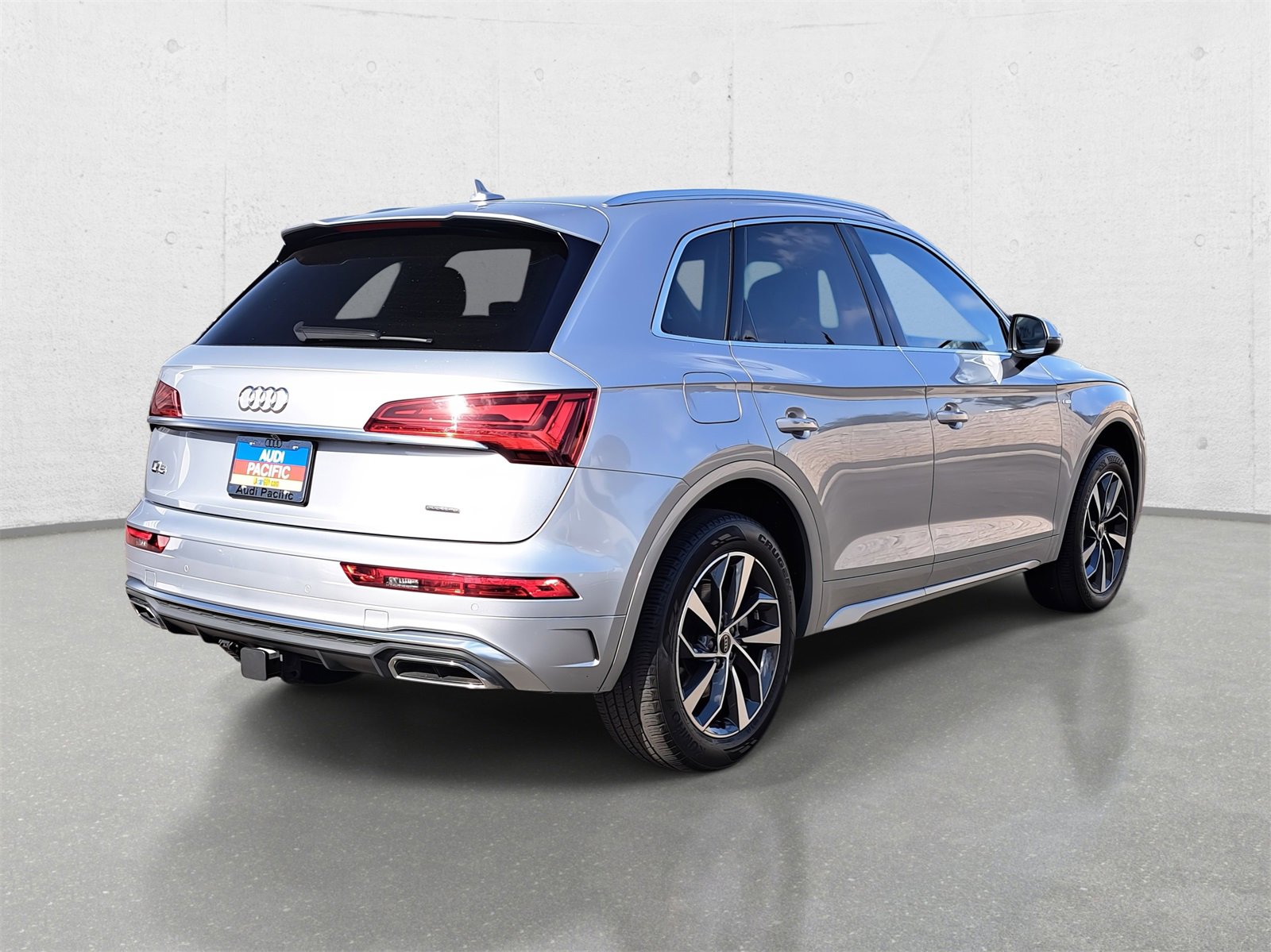 Used 2023 Audi Q5 2.0T Premium w/ Convenience Package image 5