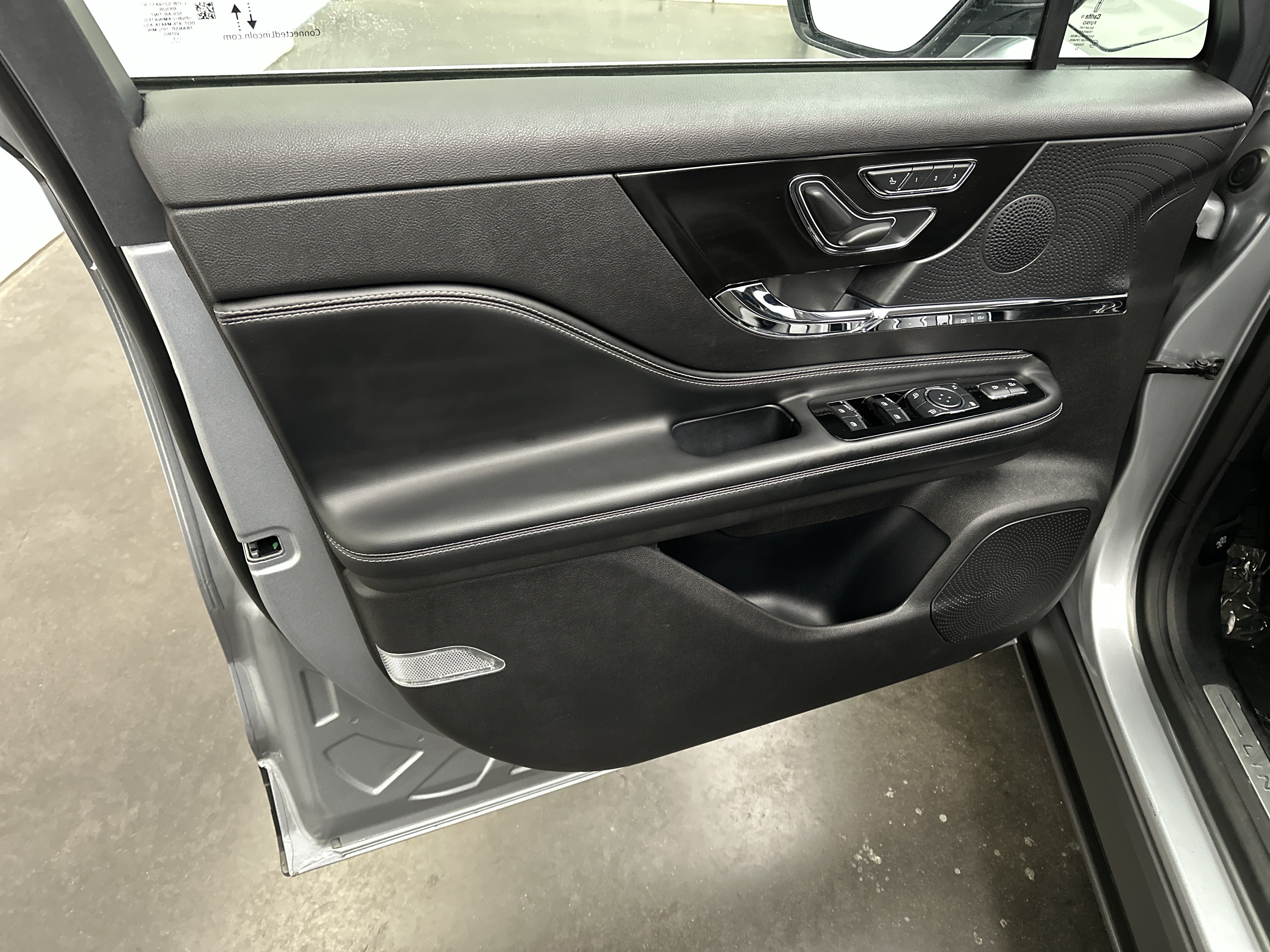 Used 2023 Lincoln Corsair Reserve AWD/4WD image 18