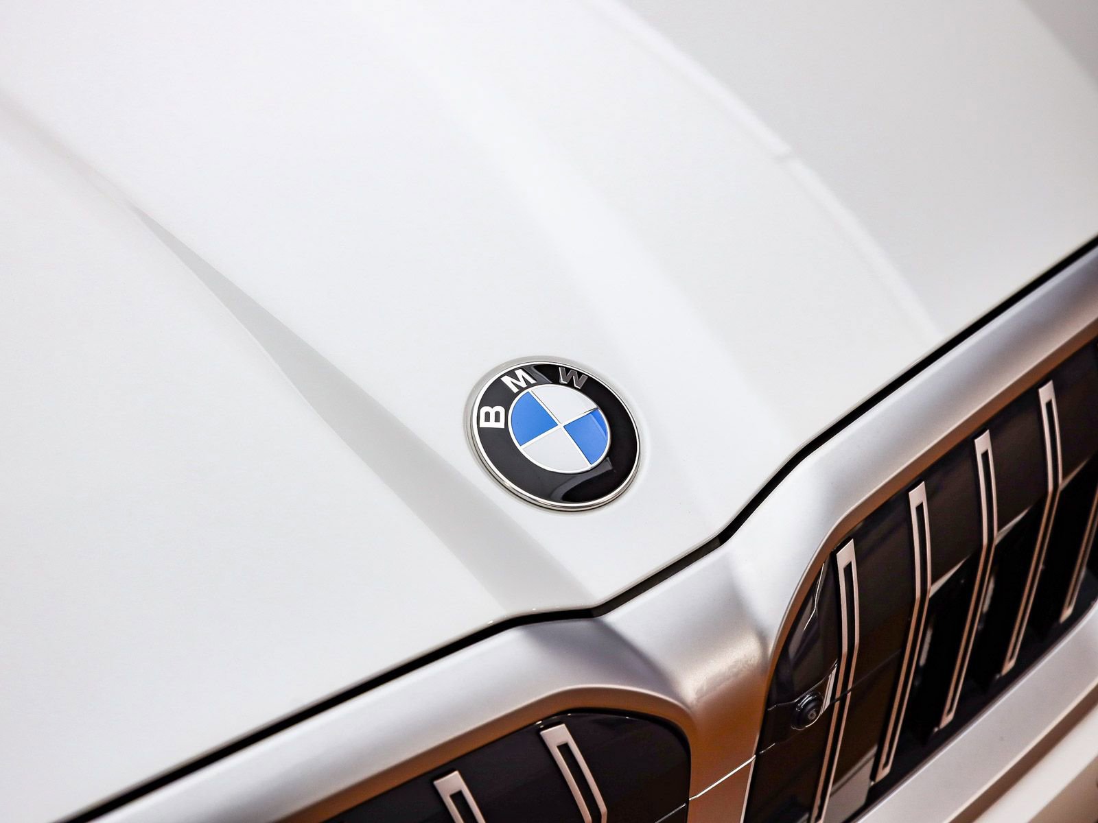 Used 2025 BMW 530i w/ Premium Package image 9