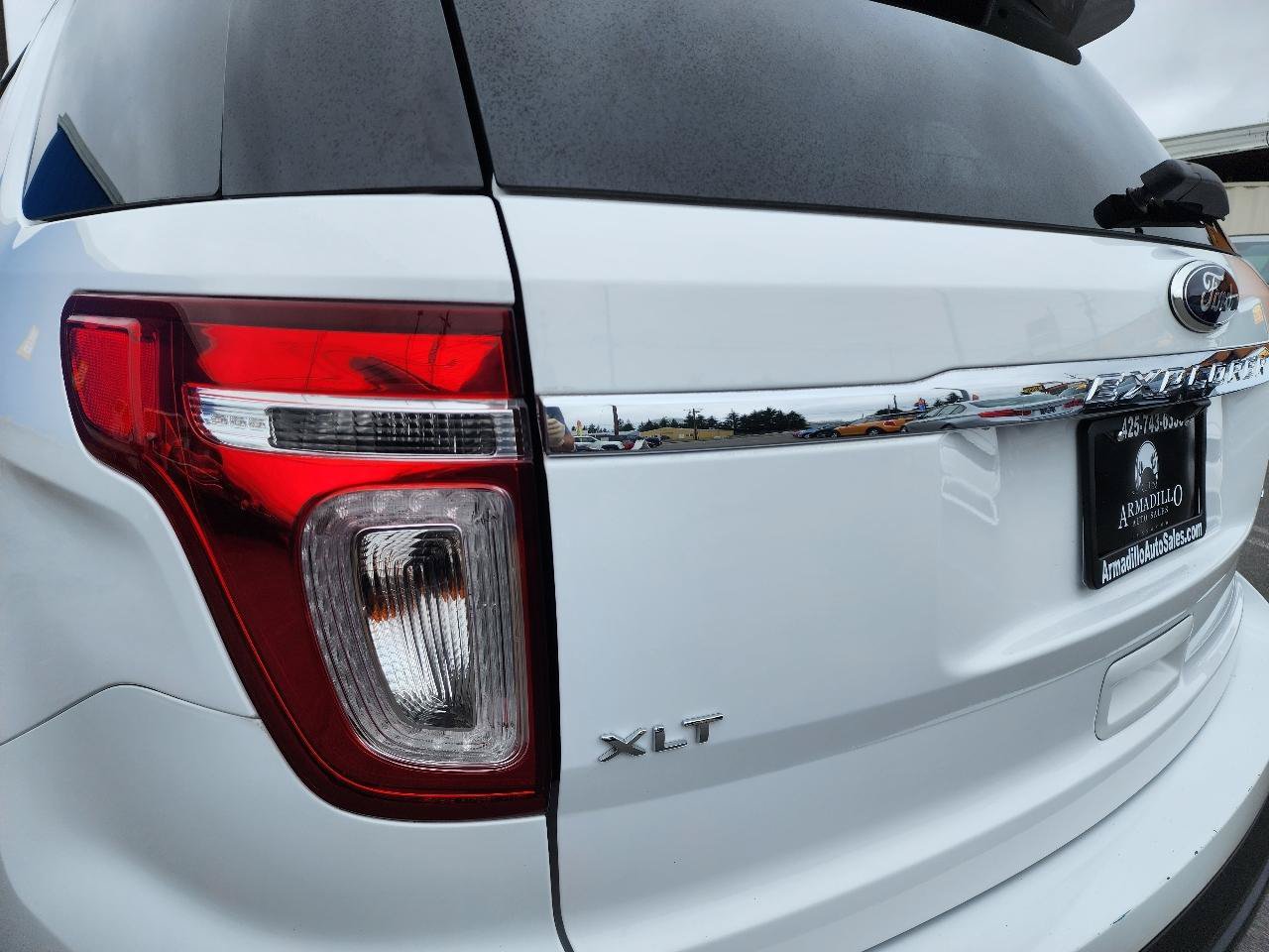 Used 2014 Ford Explorer XLT w/ Equipment Group 202A AWD/4WD image 40
