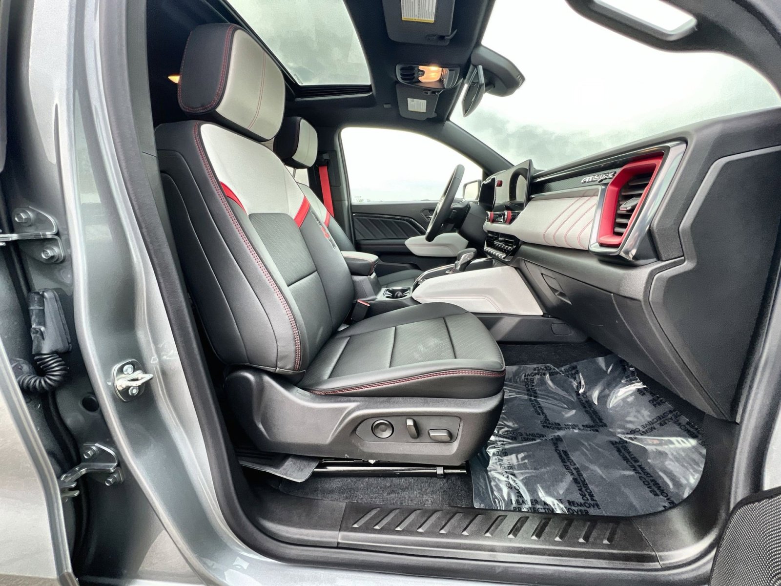 Used 2025 GMC Canyon AT4 w/ AT4X Package image 26