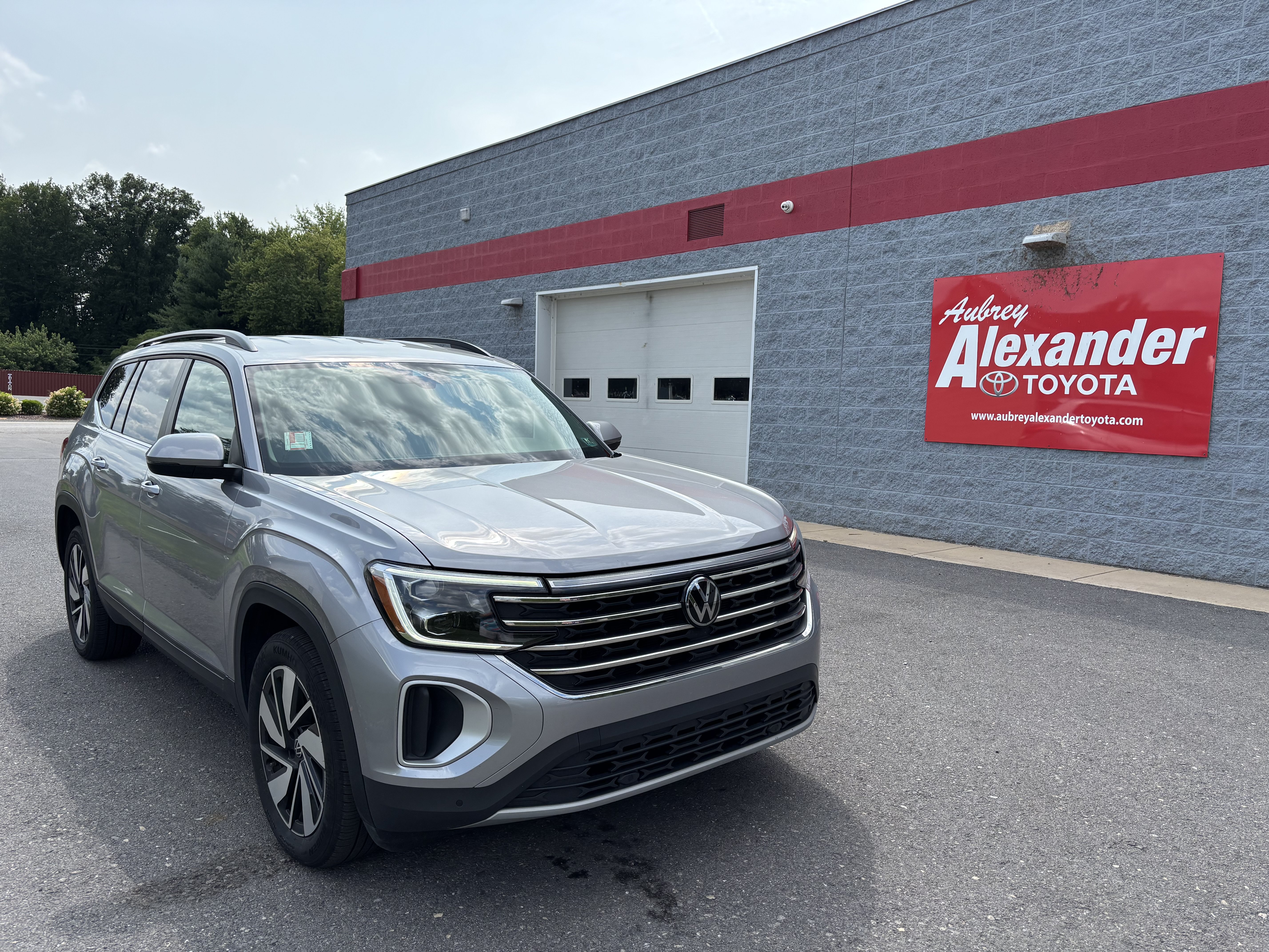 Used 2025 Volkswagen Atlas SE