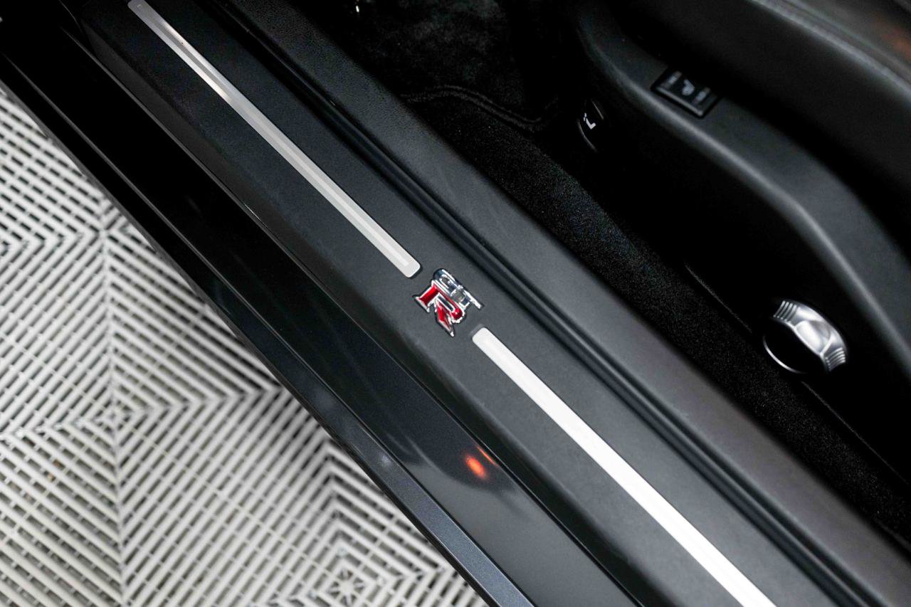 Used 2015 Nissan GT-R Premium AWD/4WD image 36