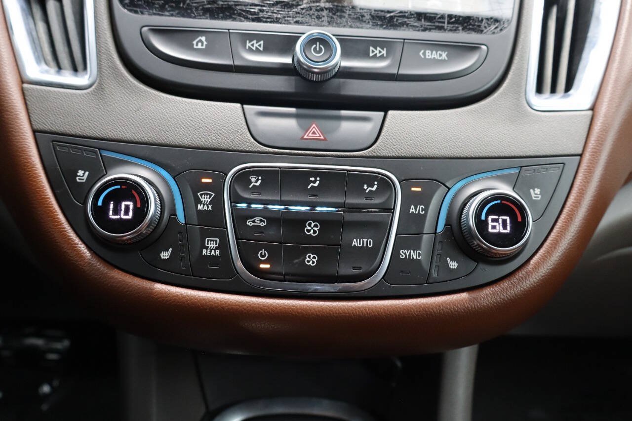 Used 2018 Chevrolet Malibu Premier w/ Premier Sun and Wheel Package FWD image 19