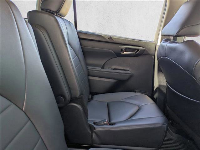 Certified 2025 Toyota Highlander XLE image 22