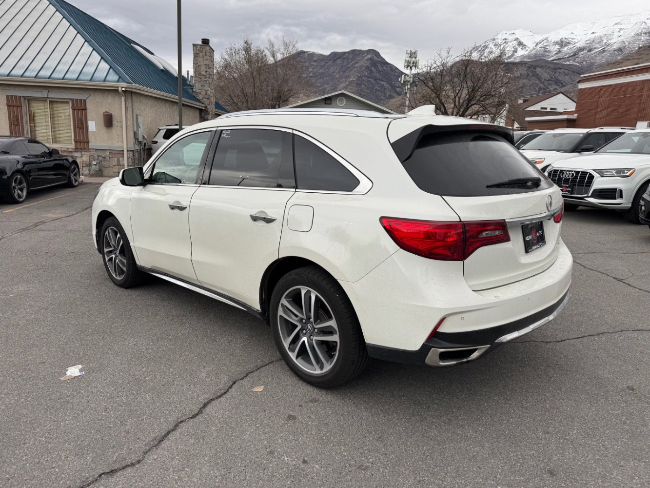 Used 2017 Acura MDX SH-AWD image 3