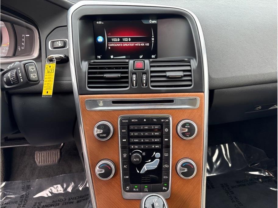 Used 2017 Volvo XC60 T5 Inscription w/ Preferred Option Package image 16