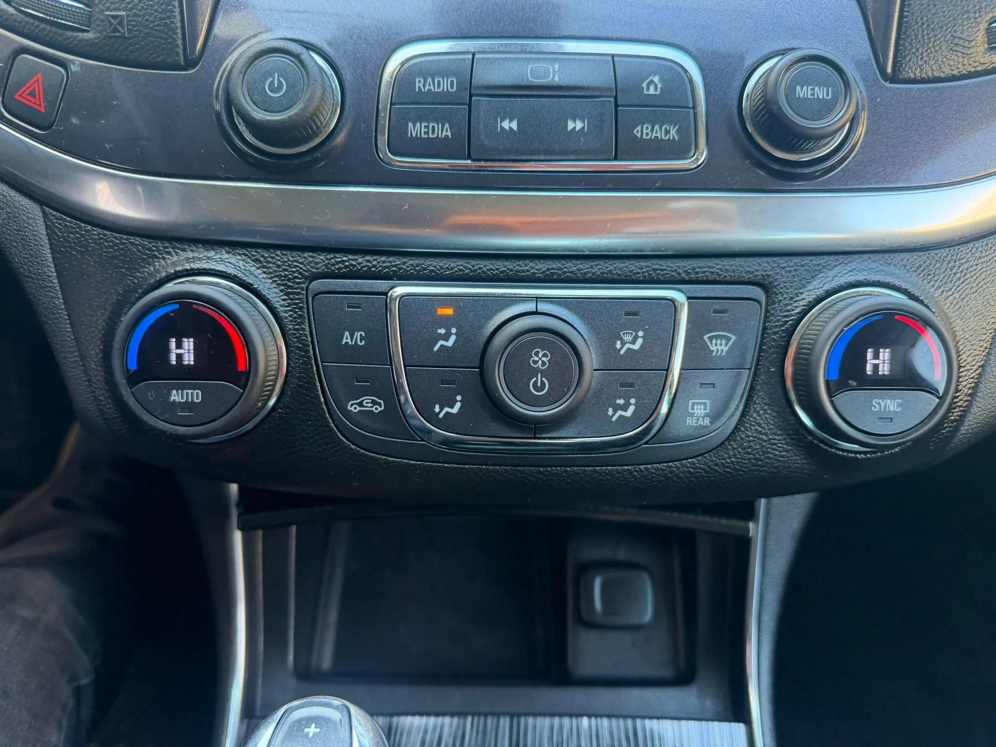 Used 2016 Chevrolet Impala LT w/ Convenience Package image 19