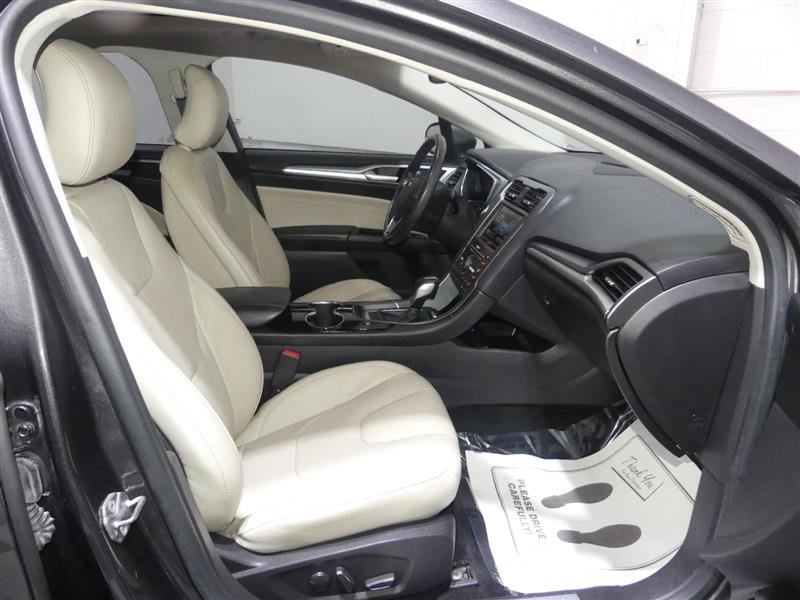 Used 2016 Ford Fusion Titanium FWD image 22