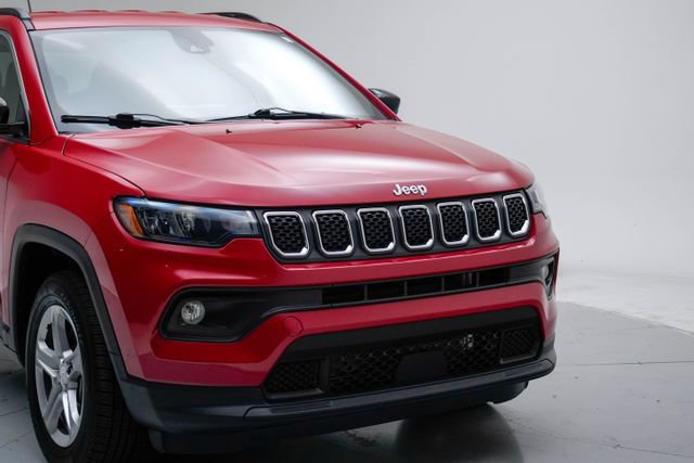 Used 2024 Jeep Compass Latitude AWD/4WD image 11