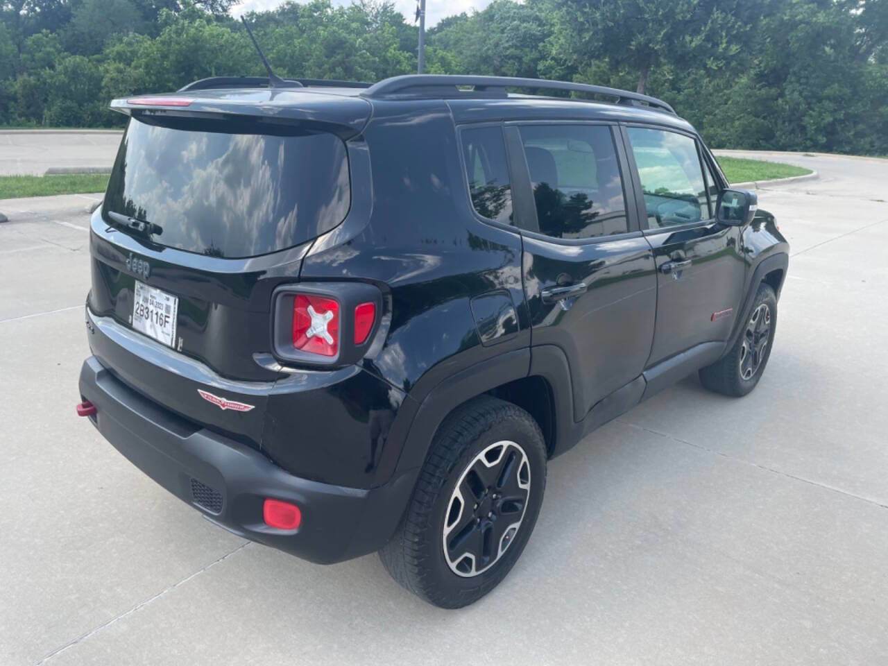 Used 2016 Jeep Renegade Trailhawk image 6