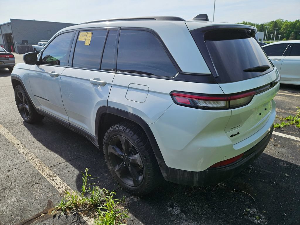 Used 2023 Jeep Grand Cherokee Altitude AWD/4WD image 8