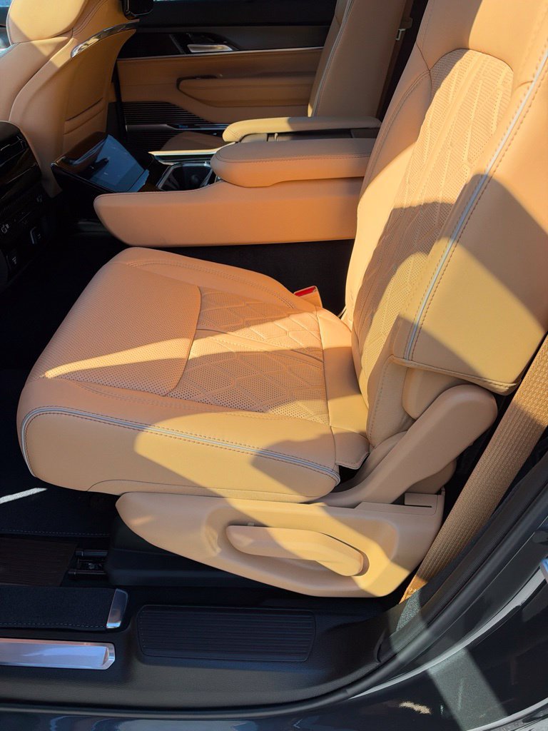 New 2027 Jeep Grand Wagoneer Summit AWD/4WD image 13