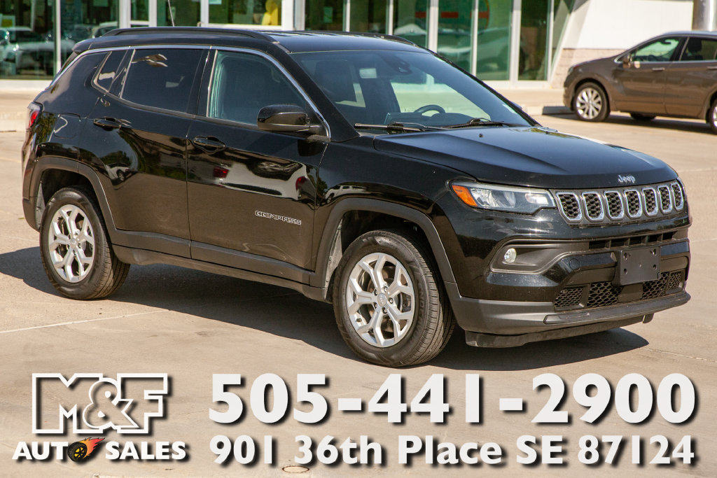 Used 2024 Jeep Compass Latitude AWD/4WD image 1