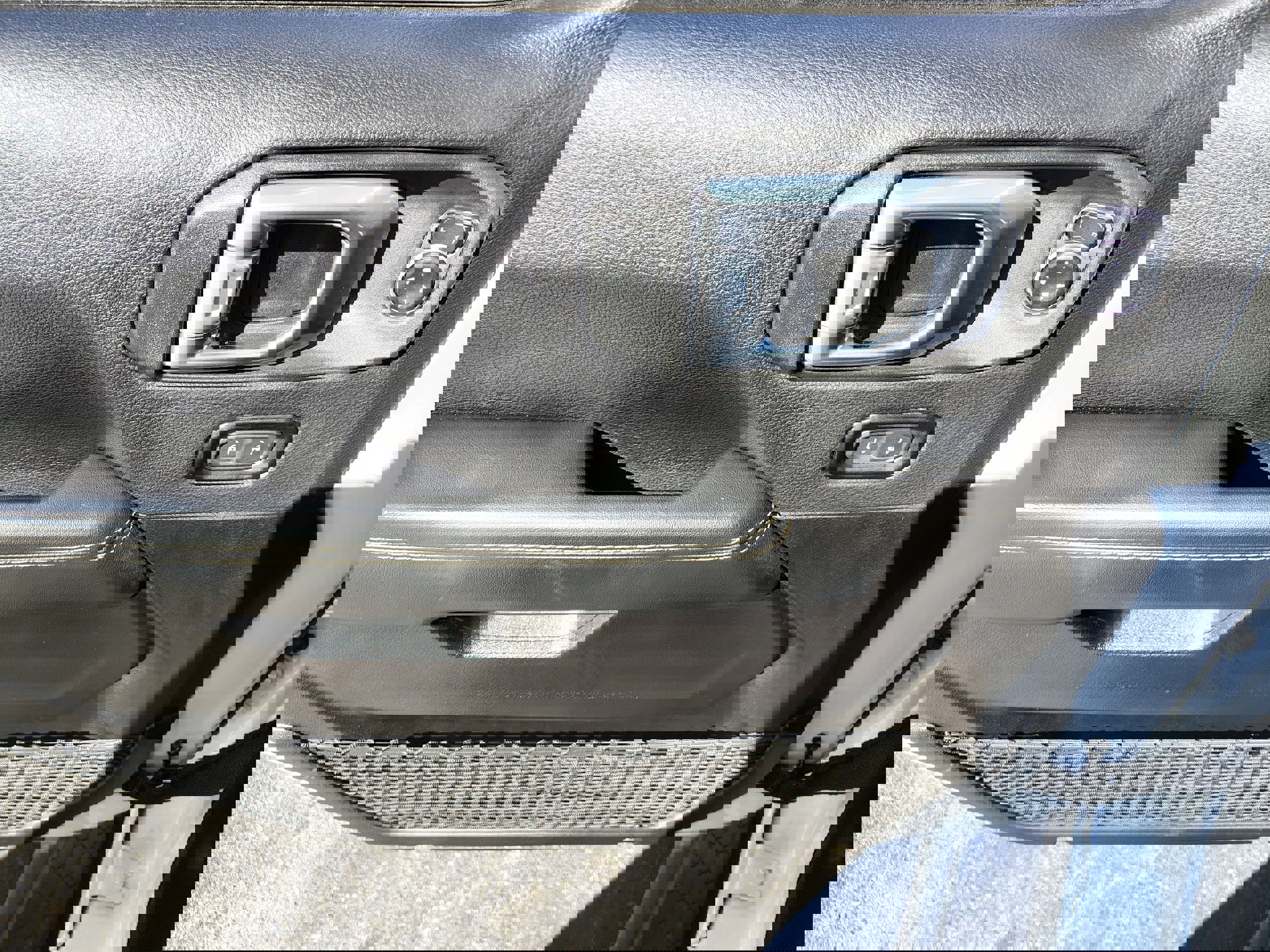 Certified 2024 Jeep Wrangler Sahara w/ Technology Group image 14