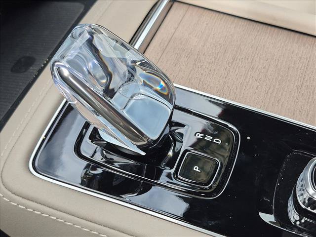 Certified 2026 Volvo XC90 B6 Plus w/ Protection Package Premier AWD/4WD image 11