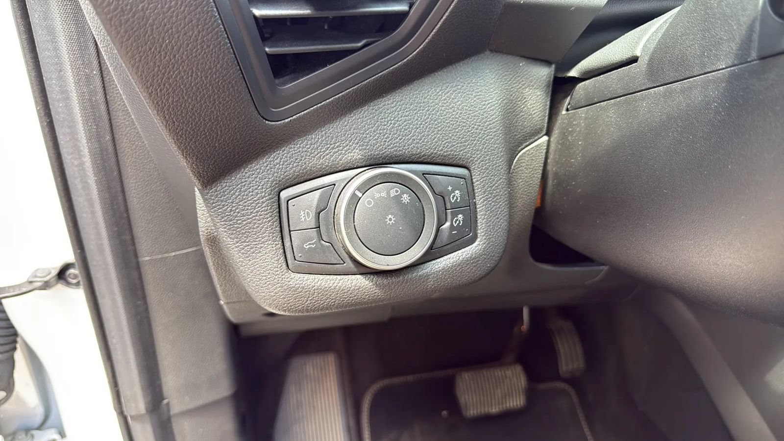 Used 2019 Ford Escape SEL AWD/4WD image 22